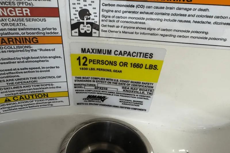 Slide: The Image of Sea Ray SPX 210 2024 - 11