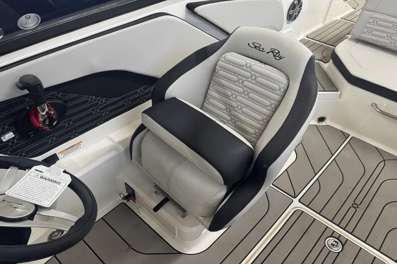 Slide: The Image of Sea Ray SPX 210 2024 - 14