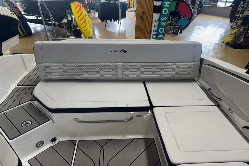 Slide: The Image of Sea Ray SPX 210 2024 - 18