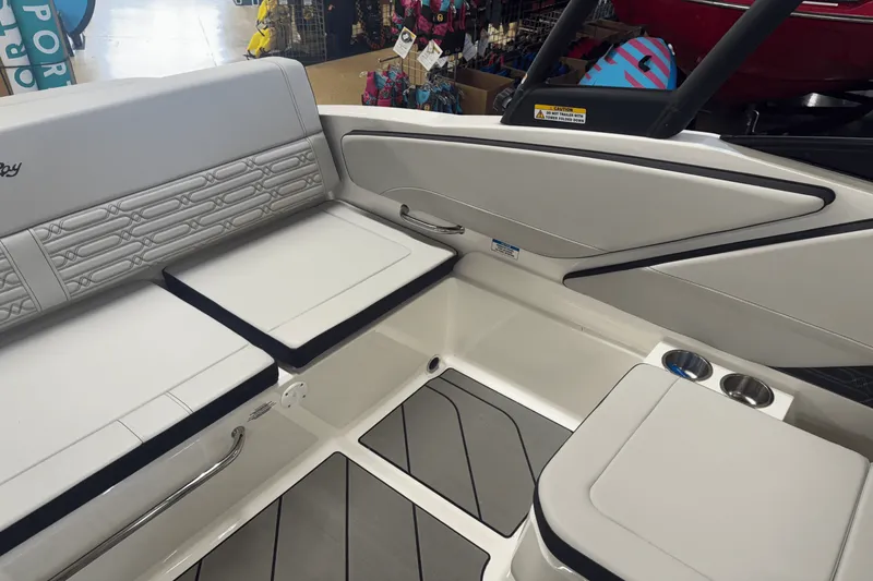 Slide: The Image of Sea Ray SPX 210 2024 - 19