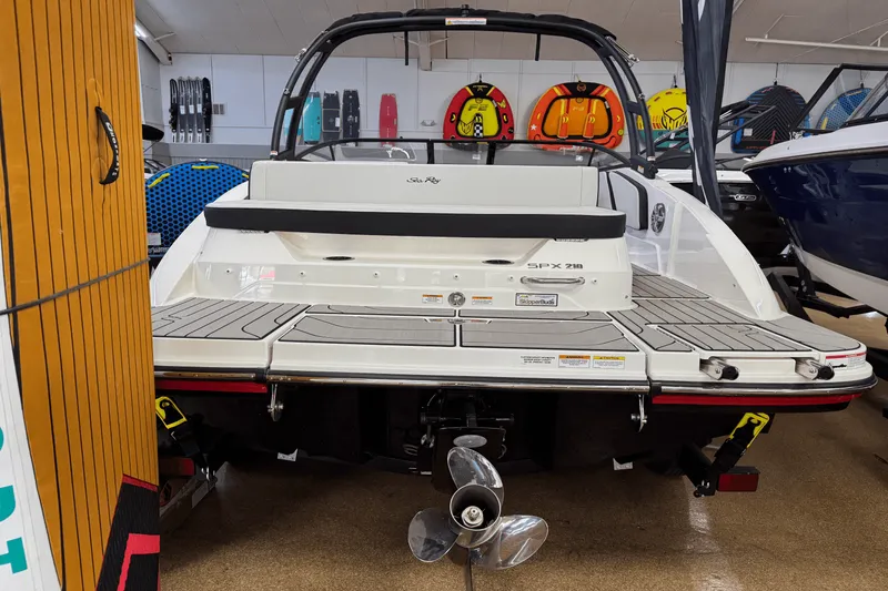 Slide: The Image of Sea Ray SPX 210 2024 - 2