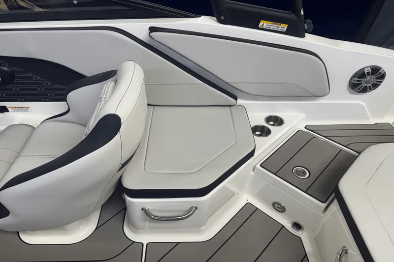 Slide: The Image of Sea Ray SPX 210 2024 - 20