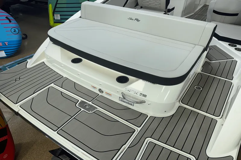 Slide: The Image of Sea Ray SPX 210 2024 - 4