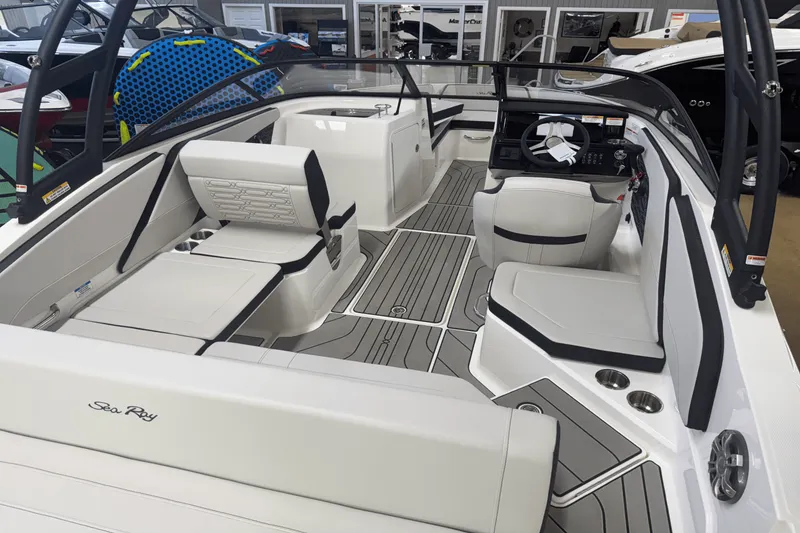 Slide: The Image of Sea Ray SPX 210 2024 - 5