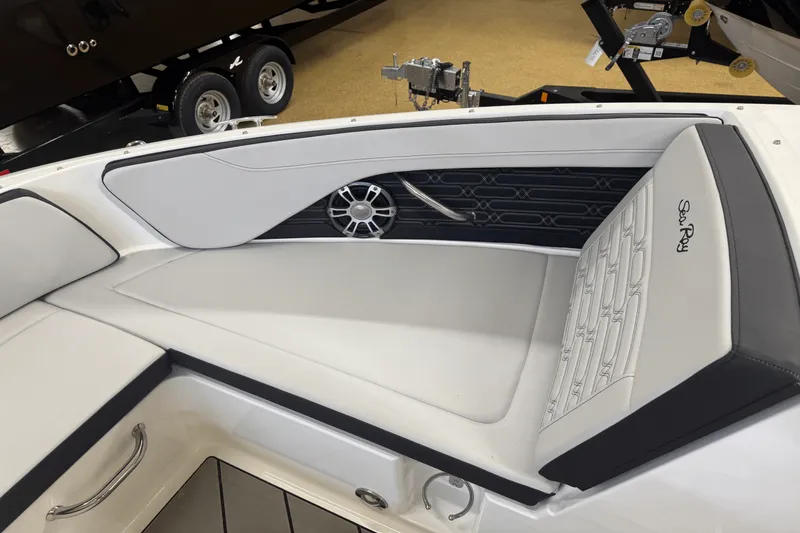 Slide: The Image of Sea Ray SPX 210 2024 - 7