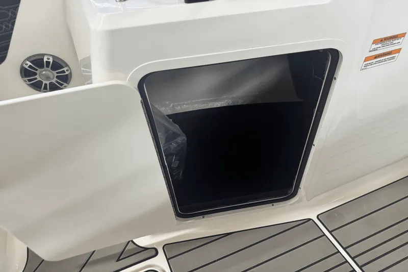 Slide: The Image of Sea Ray SPX 210 2024 - 9