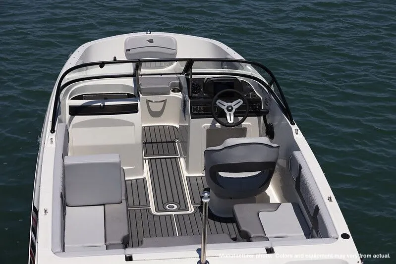 Slide: The Image of Bayliner VR4 2025 - 5