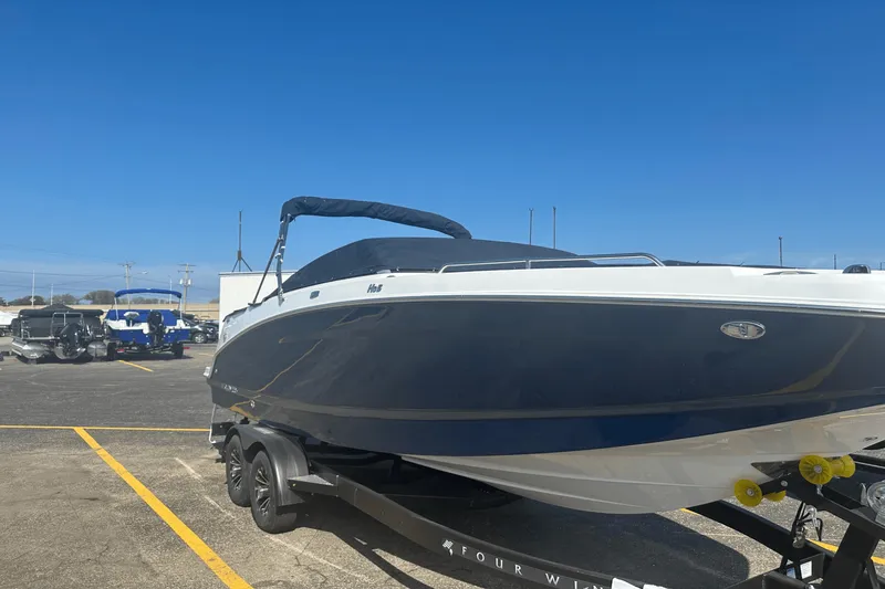 Slide: The Image of Four Winns HD5 2025 - 2