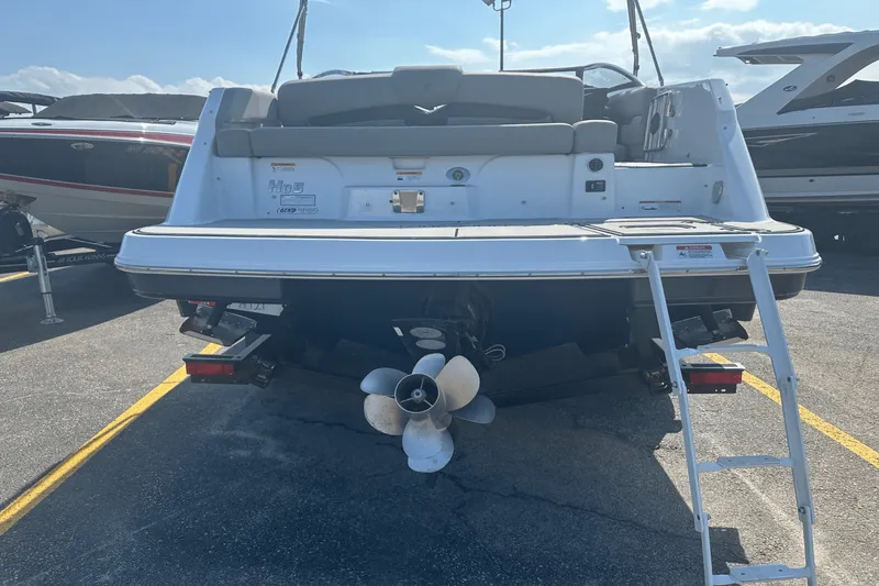 Slide: The Image of Four Winns HD5 2025 - 29