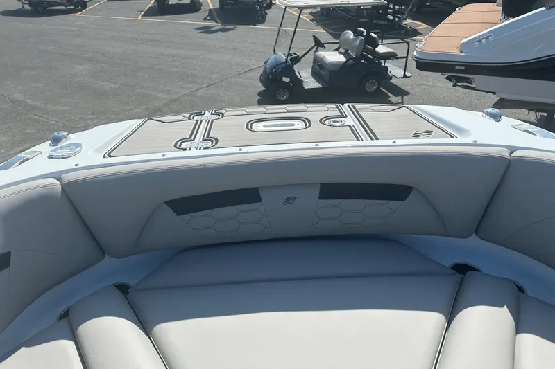 Slide: The Image of Four Winns HD5 2025 - 7