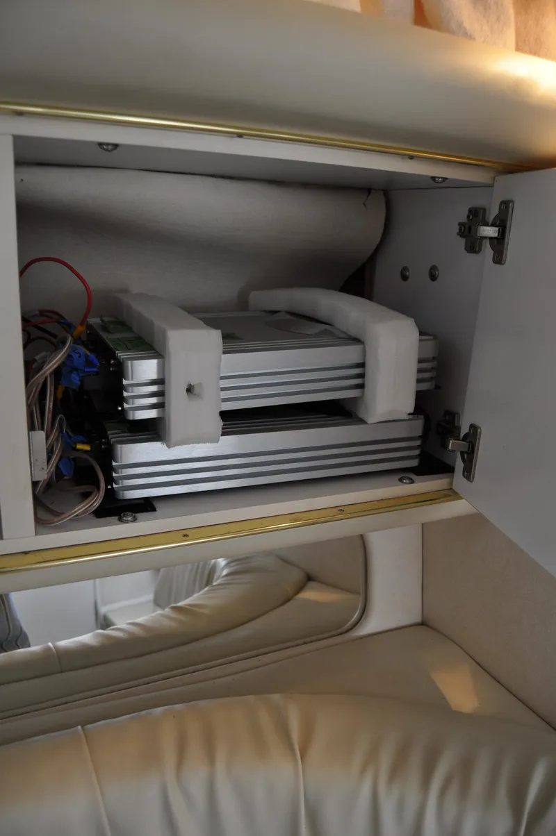 Slide: The Image of Sound System AMP's - 45