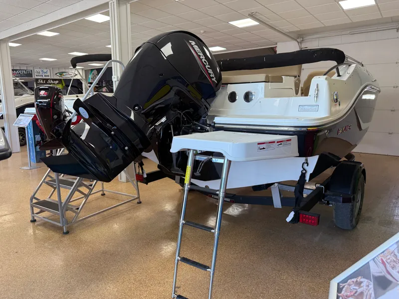 Slide: The Image of Bayliner D20 2025 - 2
