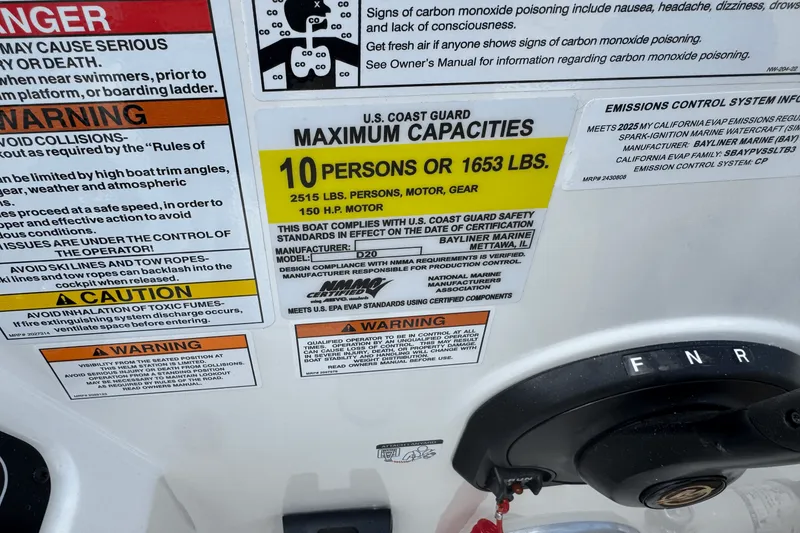 Slide: The Image of Bayliner D20 2025 - 10