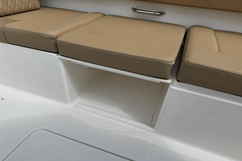 Slide: The Image of Bayliner D20 2025 - 14