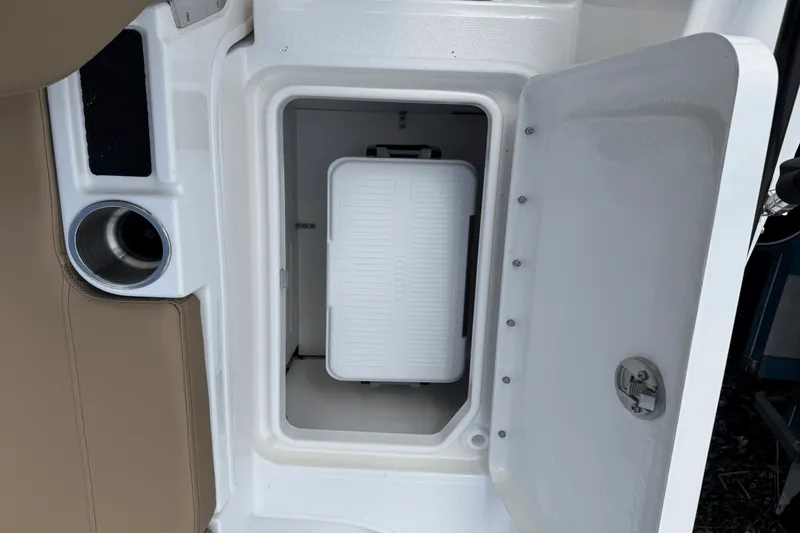 Slide: The Image of Bayliner D20 2025 - 23