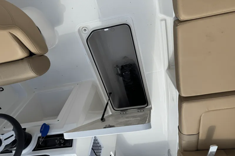 Slide: The Image of Bayliner D20 2025 - 24