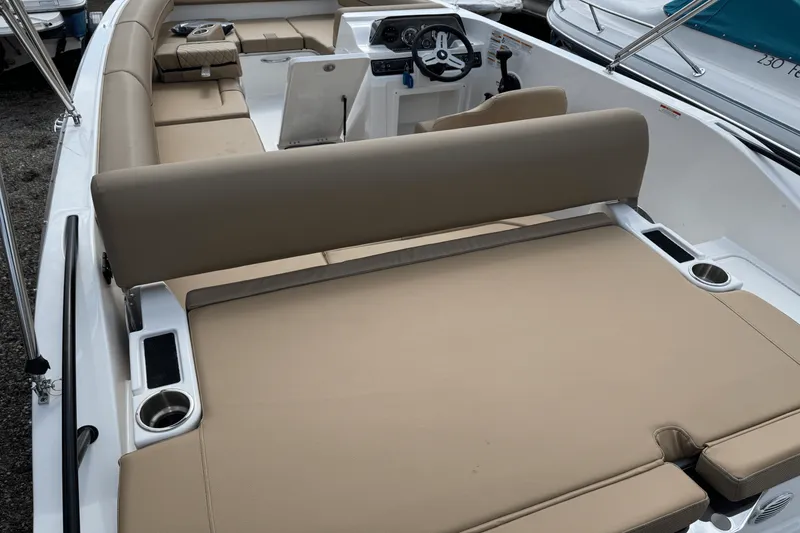 Slide: The Image of Bayliner D20 2025 - 28