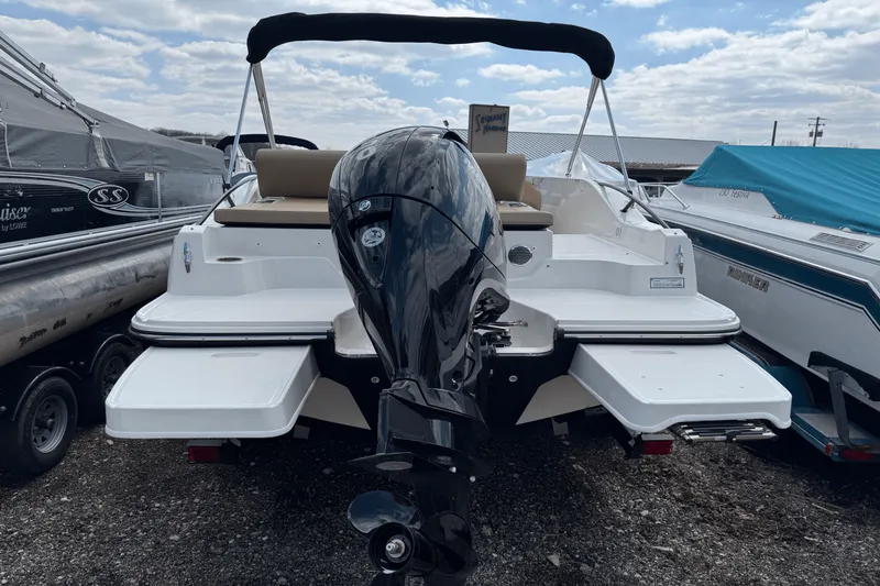 Slide: The Image of Bayliner D20 2025 - 3