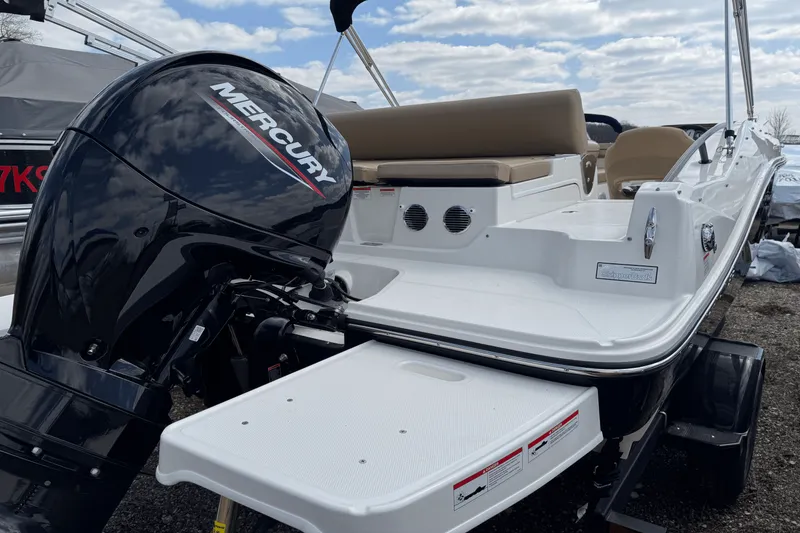 Slide: The Image of Bayliner D20 2025 - 4