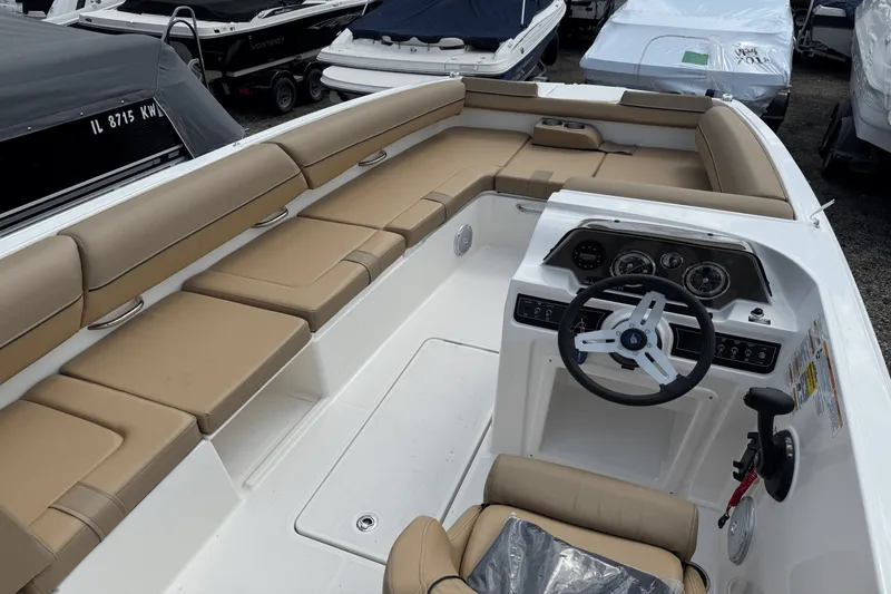 Slide: The Image of Bayliner D20 2025 - 6