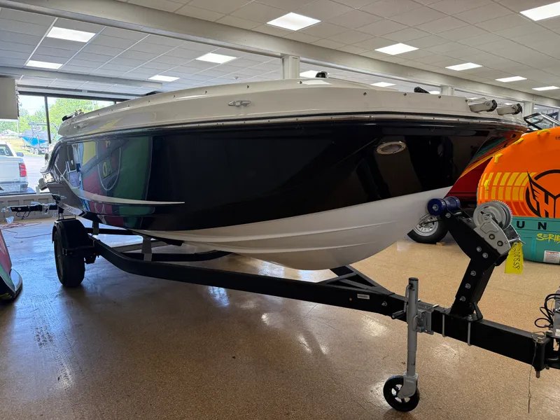 Slide: The Image of Bayliner D20 2025 - 1