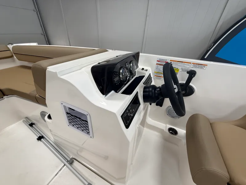 Slide: The Image of Bayliner D20 2025 - 39