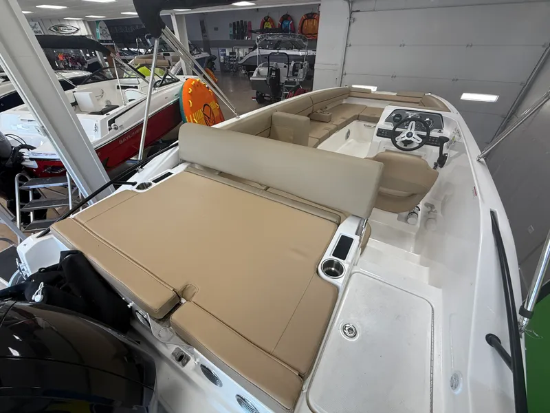 Slide: The Image of Bayliner D20 2025 - 43