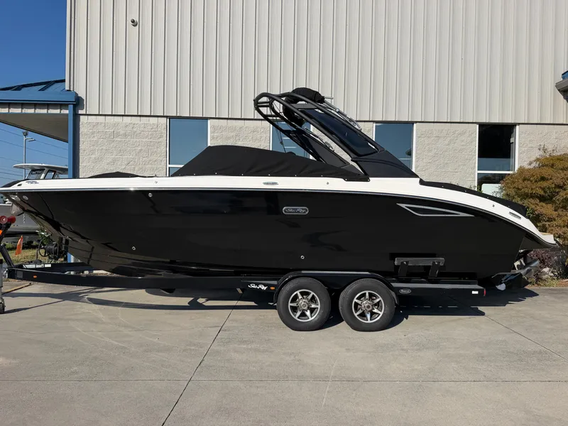 The Image of Sea Ray SDX 270 2026 - 0