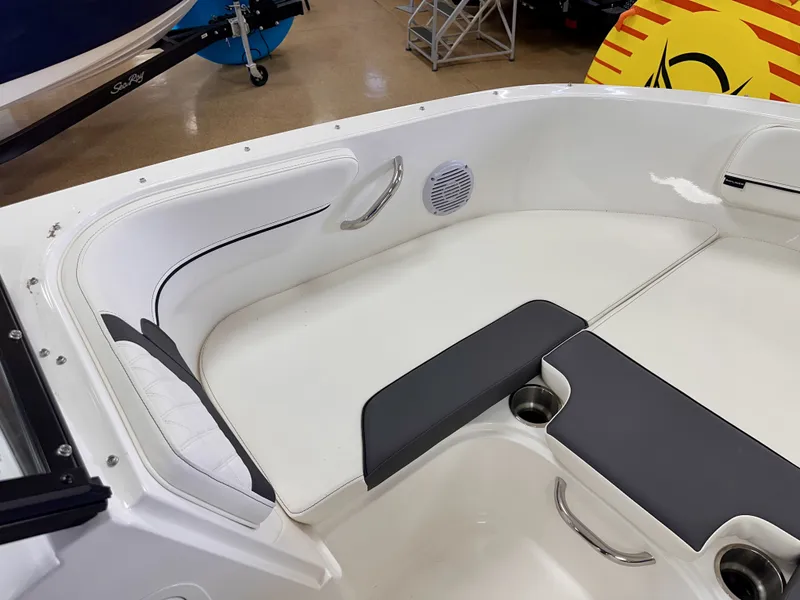 Slide: The Image of Bayliner VR4OB 2025 - 18