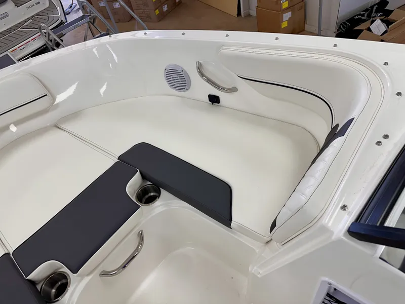 Slide: The Image of Bayliner VR4OB 2025 - 19