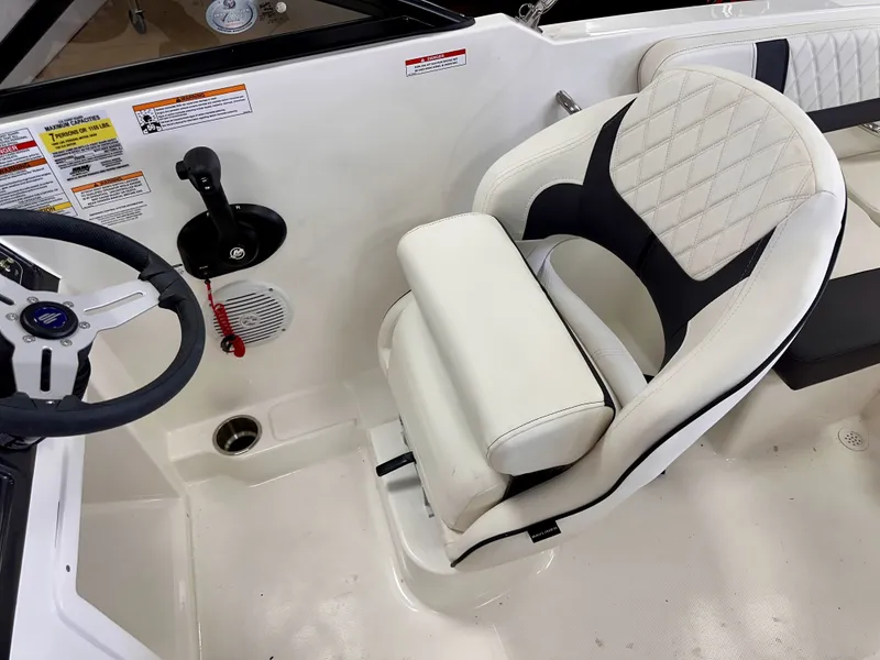 Slide: The Image of Bayliner VR4OB 2025 - 22