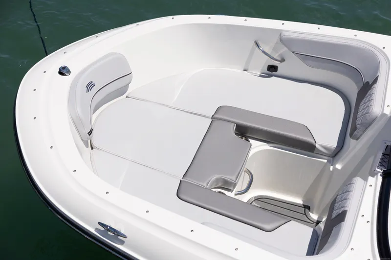 Slide: The Image of Bayliner VR4OB 2025 - 4