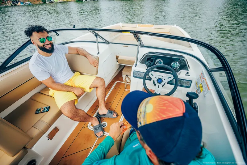 Slide: The Image of Bayliner D20 2025 - 2