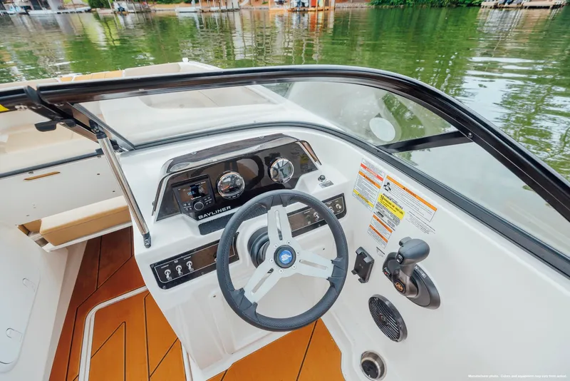 Slide: The Image of Bayliner D20 2025 - 3