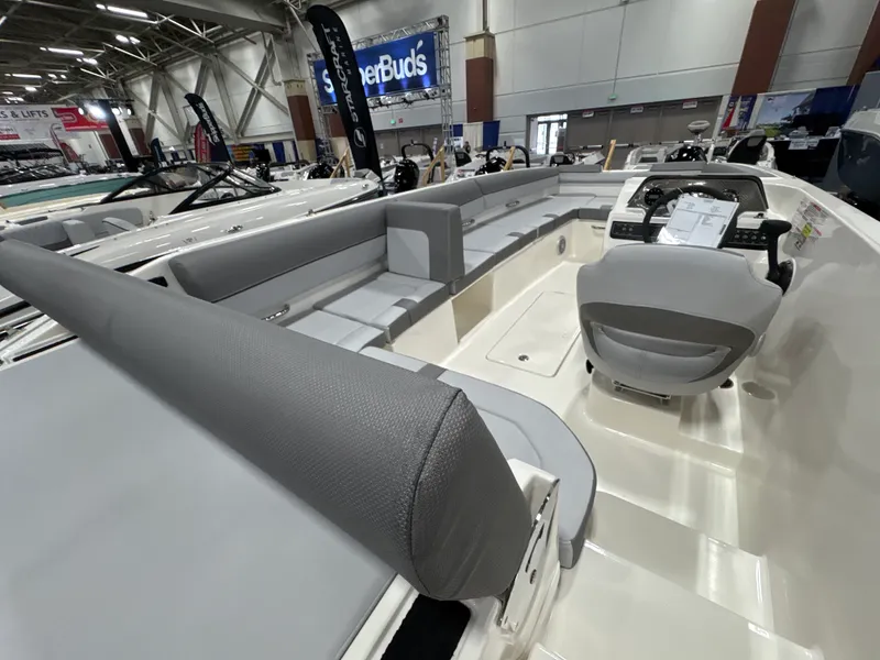 Slide: The Image of Bayliner D20 2025 - 8