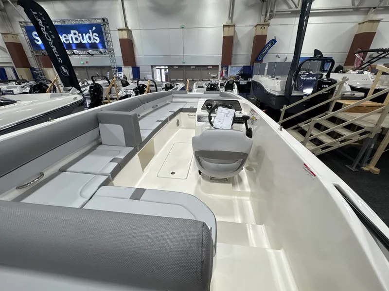 Slide: The Image of Bayliner D20 2025 - 9