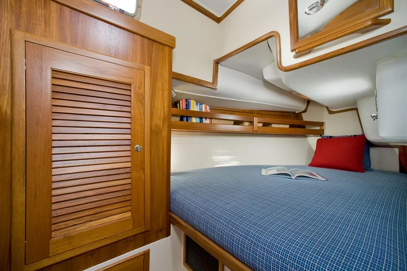 Slide: The Image of Pacific Seacraft 40 2026 - 16