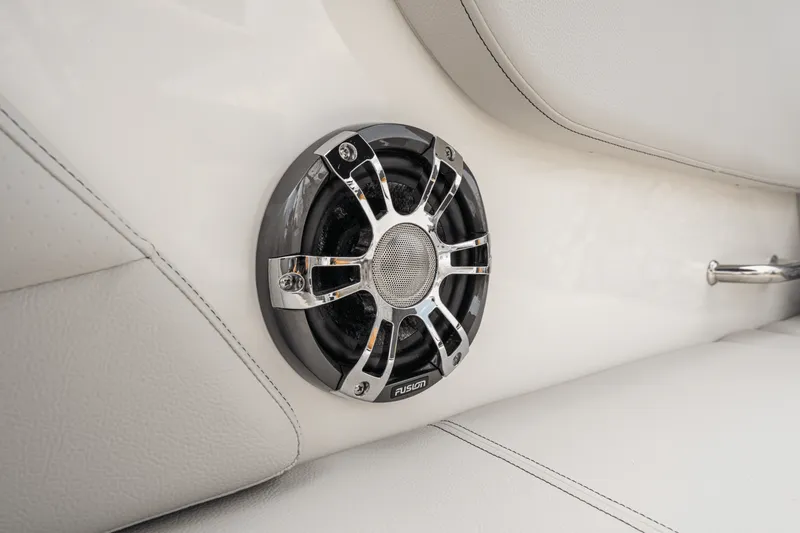 Slide: The Image of Sea Ray SPX 230 Outboard 2025 - 10