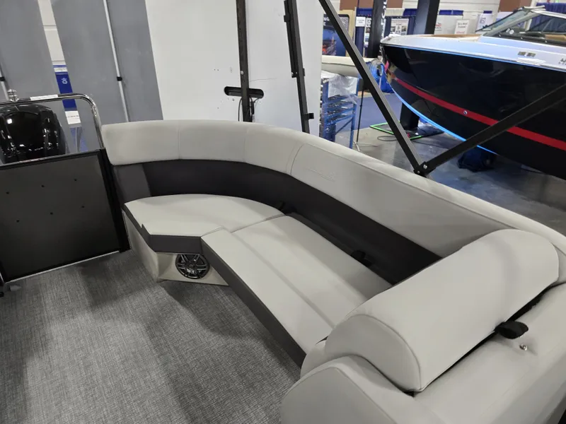 Slide: The Image of Harris Cruiser 190 2025 - 2