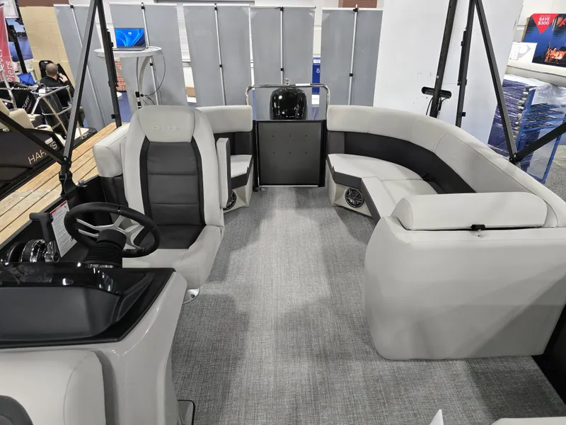 Slide: The Image of Harris Cruiser 190 2025 - 3