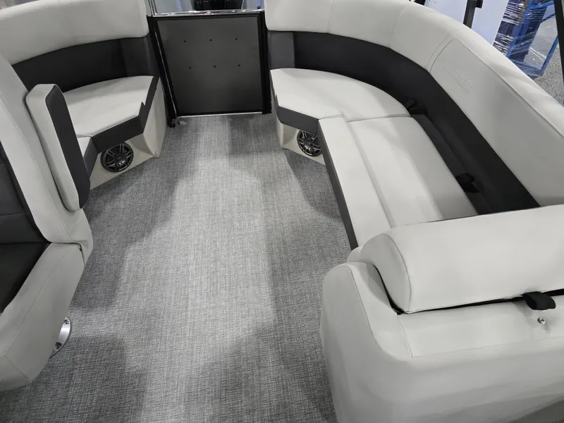 Slide: The Image of Harris Cruiser 190 2025 - 8