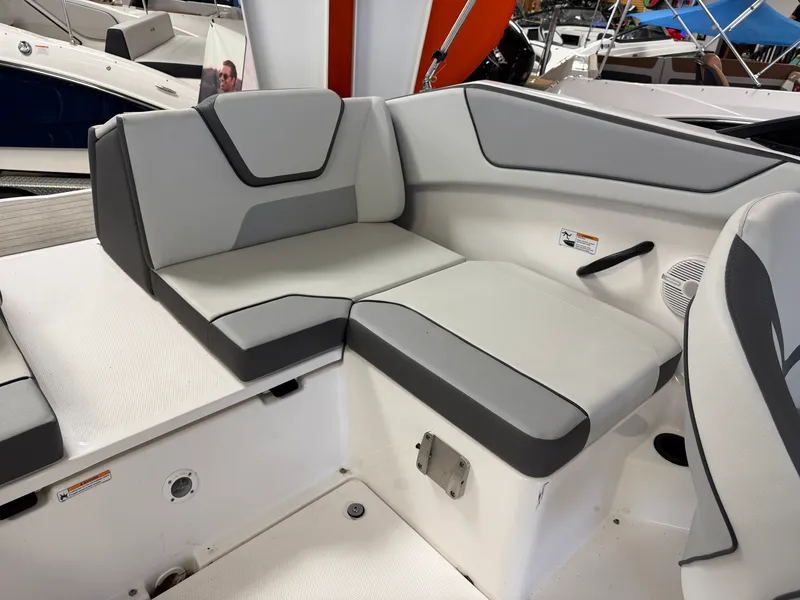 Slide: The Image of Yamaha SX220 2025 - 6