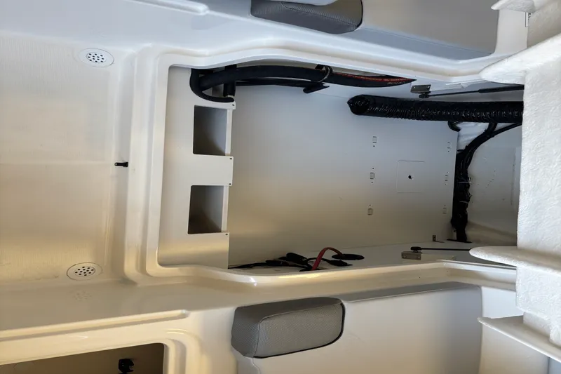 Slide: The Image of Bayliner VR4OB 2025 - 10