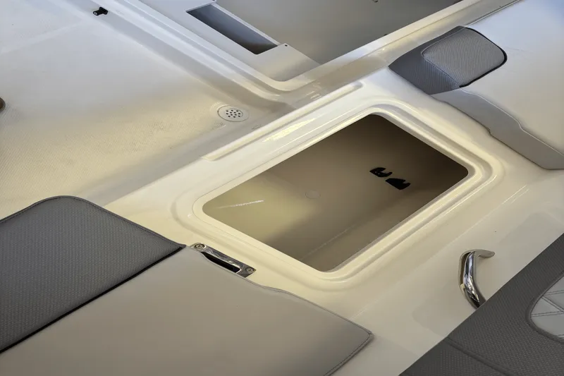 Slide: The Image of Bayliner VR4OB 2025 - 12