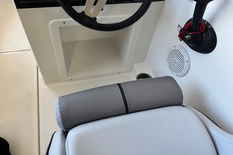 Slide: The Image of Bayliner VR4OB 2025 - 14