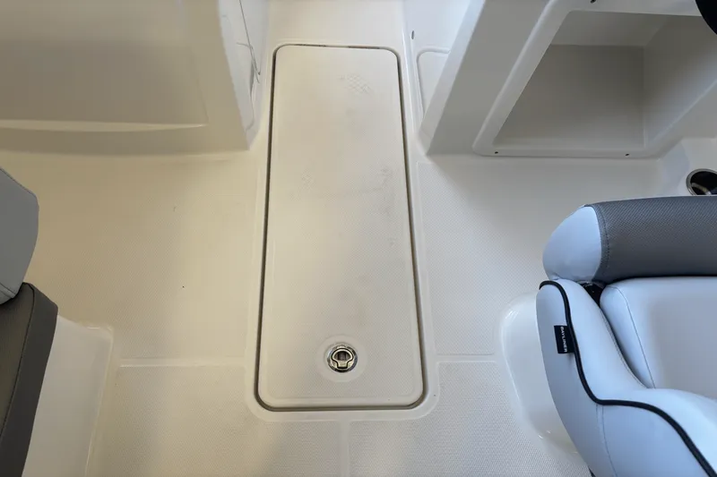 Slide: The Image of Bayliner VR4OB 2025 - 16