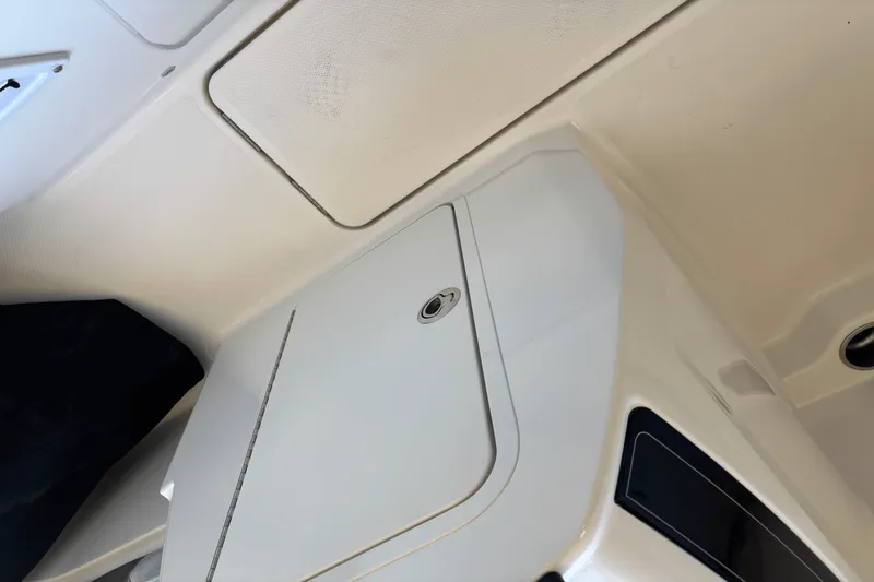 Slide: The Image of Bayliner VR4OB 2025 - 23