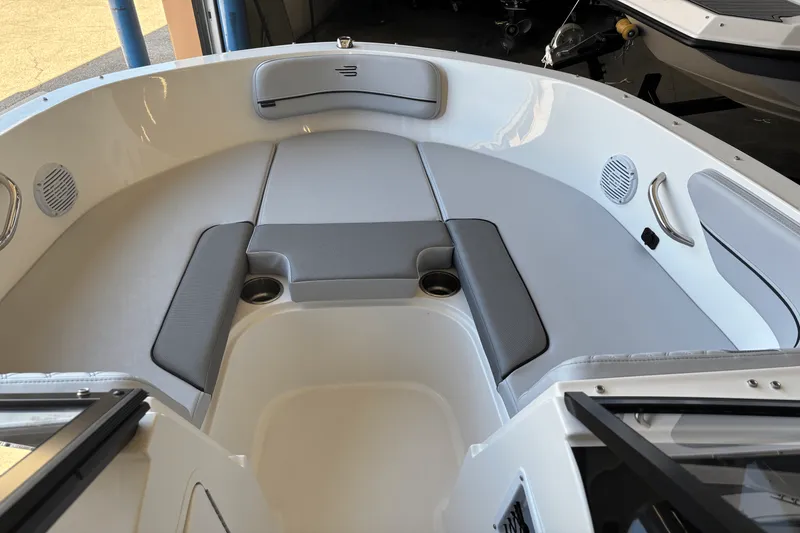 Slide: The Image of Bayliner VR4OB 2025 - 3