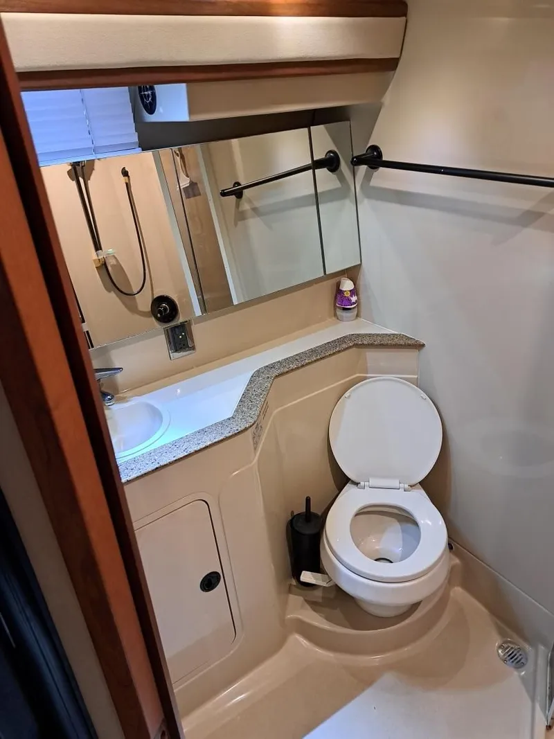 Slide: The Image of Cruisers Yachts 3870 2001 - 10