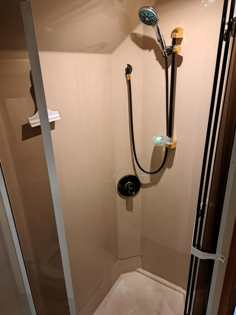 Slide: The Image of Cruisers Yachts 3870 2001 - 11